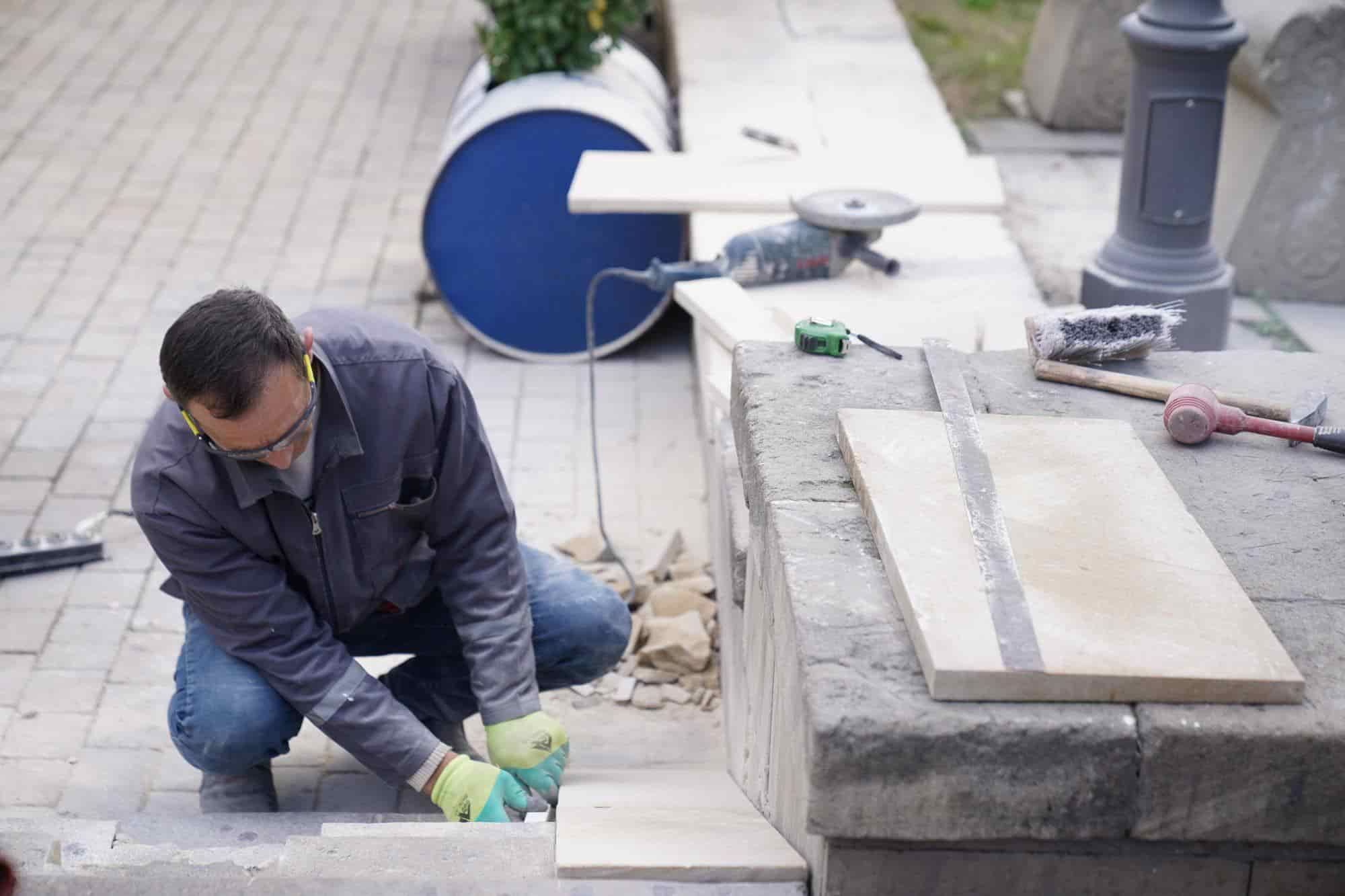 A landscaper laying sod at a new home